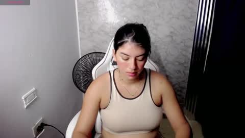 helloo_kityy25 online show from 01/10/26, 11:42