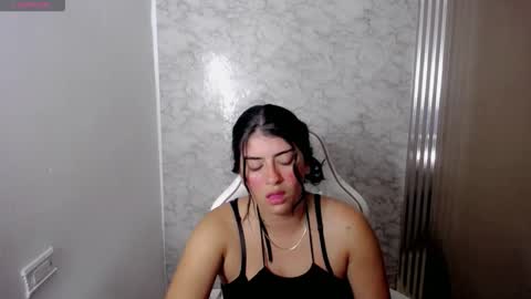 Snapshot of helloo_kityy25 chatting on 03/19/26, 02:26 helloo_kityy25 online show from 03/19/26, 02:26