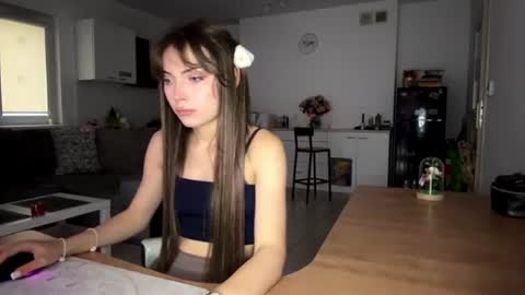hellyluxury online show from 07/17/26, 06:13
