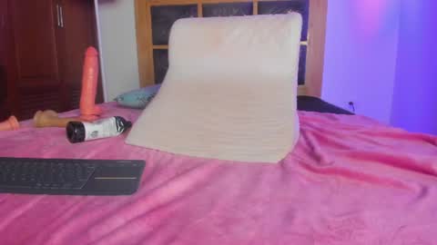 Snapshot of hellzel_moon chatting on 06/11/26, 12:32 Hellzel online show from 06/11/26, 12:32