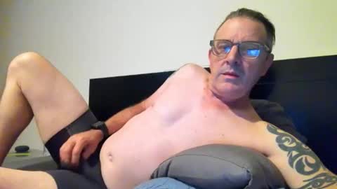 Snapshot of hempie1973 chatting on 01/18/26, 12:09 hempie1973 online show from 01/18/26, 12:09
