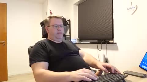 henrikrp1971 online show from 03/01/25, 08:53