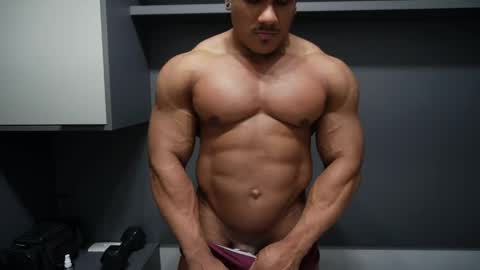 Snapshot of henrimusclee chatting on 05/24/26, 08:47 Henri online show from 05/24/26, 08:47