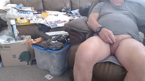 Snapshot of henryjxxx chatting on 10/12/25, 10:47 henryjxxx online show from 10/12/25, 10:47