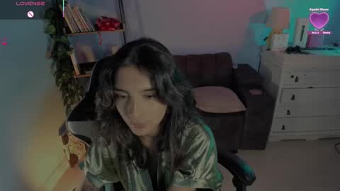 Hello I am Valentina independent Colombian model I love sensuality and pleasure welcome online show from 03/18/26, 07:06