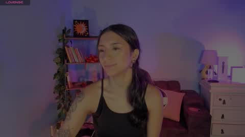 Hello I am Valentina independent Colombian model I love sensuality and pleasure welcome online show from 03/25/26, 05:35