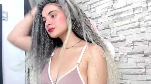 hera_elis online show from 01/04/25, 07:44