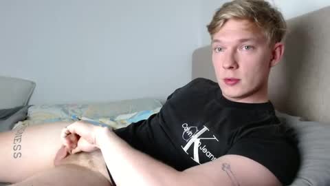 Snapshot of hercules__ chatting on 03/21/26, 01:37 Gregblonde Alextattoo online show from 03/21/26, 01:37