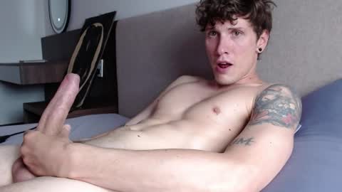Snapshot of hercules__ chatting on 04/02/26, 01:47 Gregblonde Alextattoo online show from 04/02/26, 01:47