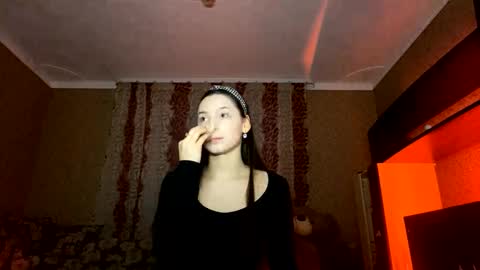 Snapshot of herlindabollis chatting on 10/25/25, 02:35 Poly online show from 10/25/25, 02:35