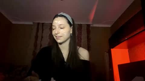 Snapshot of herlindabollis chatting on 10/28/25, 03:04 Poly online show from 10/28/25, 03:04