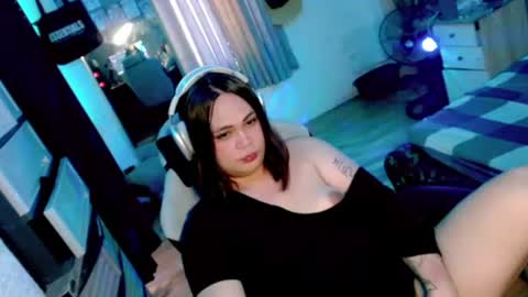 hermaphrodite199x online show from 05/04/26, 11:45