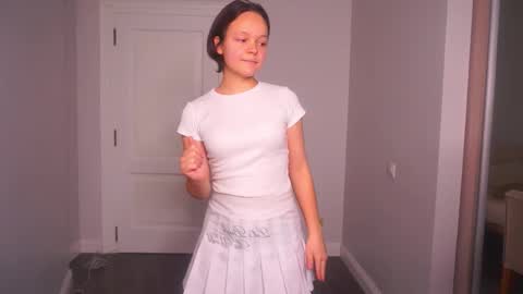 Snapshot of herminaabedi chatting on 11/23/25, 11:54 Hermina online show from 11/23/25, 11:54