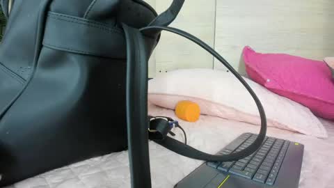 Snapshot of hermione_brown chatting on 06/06/26, 11:37 hermione_brown online show from 06/06/26, 11:37