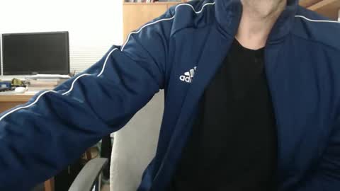 Snapshot of hero0111 chatting on 09/09/25, 10:26 hero0111 online show from 09/09/25, 10:26