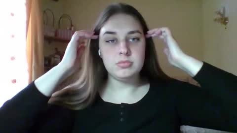 hess_luna_ online show from 01/15/26, 10:09