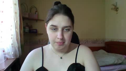 hess_luna_ online show from 05/06/26, 09:03