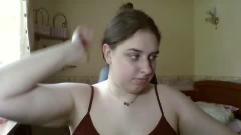 Snapshot of hess_luna_ chatting on 07/08/26, 09:03 hess_luna_ online show from 07/08/26, 09:03