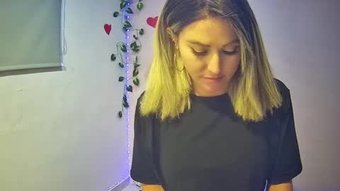 Hestesiaxx online show from 12/28/24, 02:01