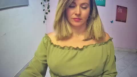 Hestesiaxx online show from 04/20/26, 02:14