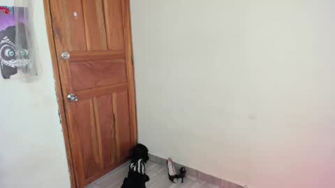 Snapshot of hesttia_ chatting on 12/14/25, 08:57 hesttia_ online show from 12/14/25, 08:57