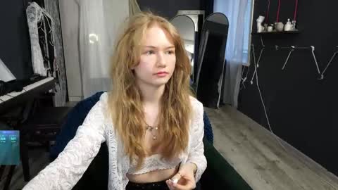 Snapshot of hetaerart chatting on 05/19/26, 06:36 Sasha online show from 05/19/26, 06:36