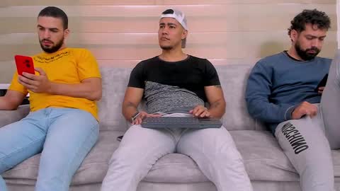 heteros men online show from 03/06/25, 04:17