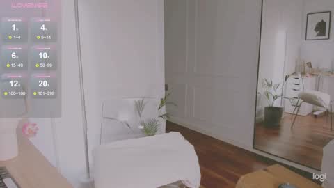 hi my name is Eva. online show from 12/10/24, 05:33