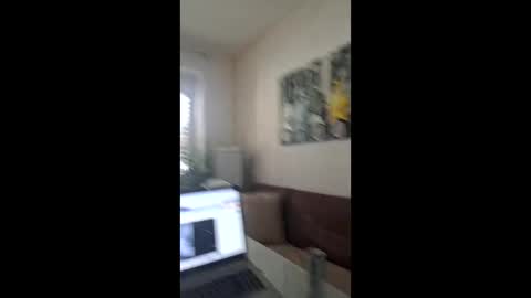 lara online show from 04/15/26, 11:17