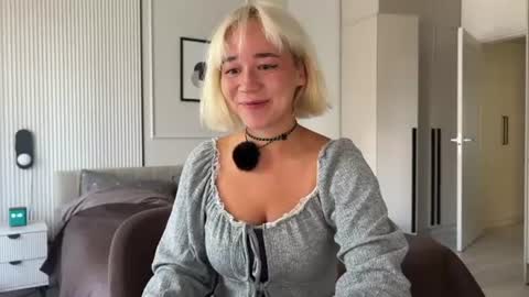 Snapshot of hey__lucy chatting on 08/08/26, 12:18 Lucy Nip slip shady online show from 08/08/26, 12:18