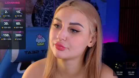 Snapshot of hey_cassie chatting on 10/30/25, 04:08 hey_cassie online show from 10/30/25, 04:08