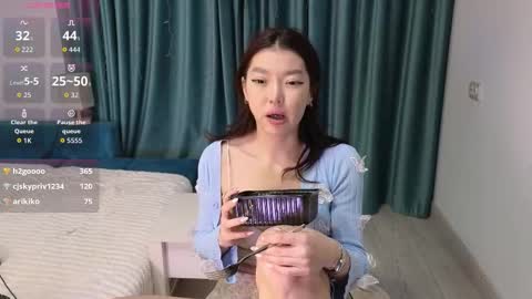 Audrey online show from 12/05/25, 02:14