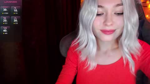 Snapshot of hey_nora_ chatting on 10/26/25, 07:42 Nora online show from 10/26/25, 07:42