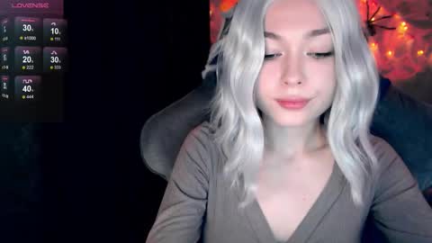 Snapshot of hey_nora_ chatting on 10/28/25, 06:54 Nora online show from 10/28/25, 06:54