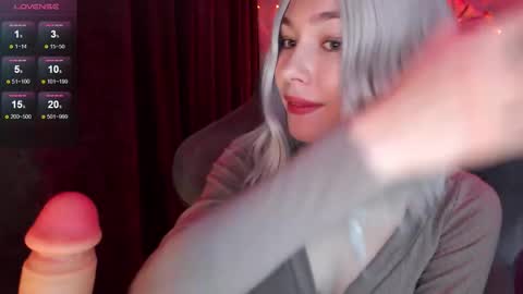 Snapshot of hey_nora_ chatting on 11/07/25, 02:33 Nora online show from 11/07/25, 02:33