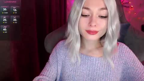 Snapshot of hey_nora_ chatting on 11/22/25, 08:46 Nora online show from 11/22/25, 08:46