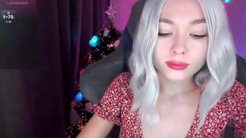 Snapshot of hey_nora_ chatting on 01/18/26, 04:16 Nora online show from 01/18/26, 04:16