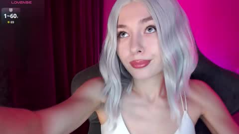 Snapshot of hey_nora_ chatting on 02/17/26, 01:07 Nora online show from 02/17/26, 01:07