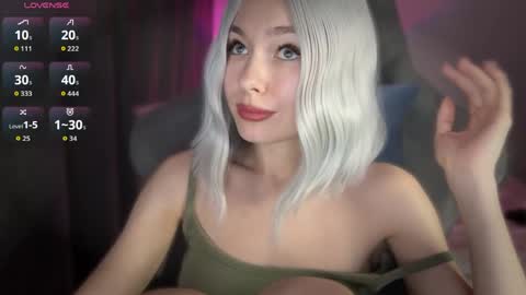 Snapshot of hey_nora_ chatting on 05/09/26, 10:04 Nora online show from 05/09/26, 10:04