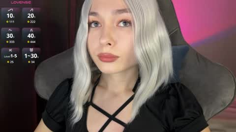 Snapshot of hey_nora_ chatting on 06/10/26, 12:11 Nora online show from 06/10/26, 12:11