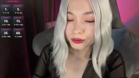 Snapshot of hey_nora_ chatting on 06/11/26, 12:08 Nora online show from 06/11/26, 12:08