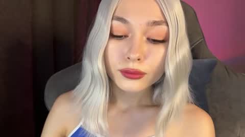 Snapshot of hey_nora_ chatting on 06/29/26, 07:14 Nora online show from 06/29/26, 07:14