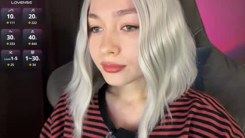 Snapshot of hey_nora_ chatting on 07/12/26, 11:29 Nora online show from 07/12/26, 11:29