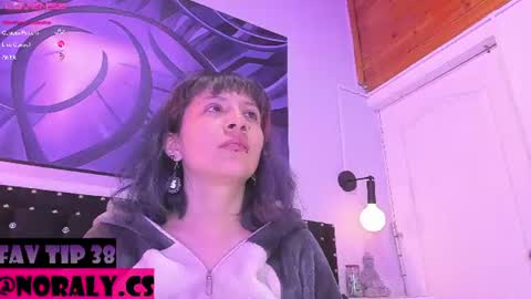 Snapshot of hey_noraly chatting on 06/14/26, 04:03 Noraly online show from 06/14/26, 04:03