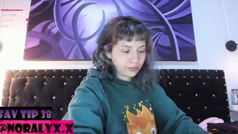 Snapshot of hey_noraly chatting on 07/04/26, 04:07 Noraly online show from 07/04/26, 04:07