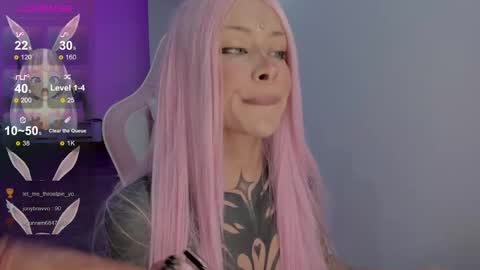 Snapshot of heybambino_ chatting on 01/13/25, 05:33 Bambi.....Help me get 100 likes in the satisfaction bar. online show from 01/13/25, 05:33