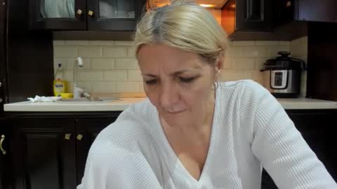 Heyheygrey online show from 09/18/25, 07:43