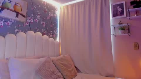 Snapshot of heymartina chatting on 05/03/26, 02:34 Martina Ricci Show schedule Monday to Friday 8am colombia time I work some weekends online show from 05/03/26, 02:34