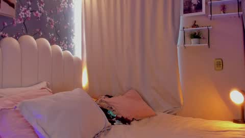 Snapshot of heymartina chatting on 06/08/26, 02:06 Martina Ricci Show schedule Monday to Friday 8am colombia time I work some weekends online show from 06/08/26, 02:06