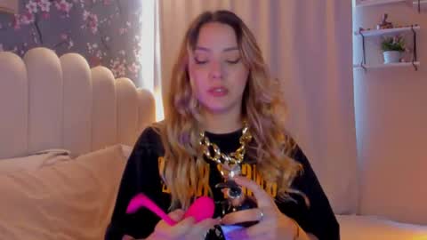 Snapshot of heymartina chatting on 06/24/26, 02:49 Martina Ricci Show schedule Monday to Friday 8am colombia time I work some weekends online show from 06/24/26, 02:49